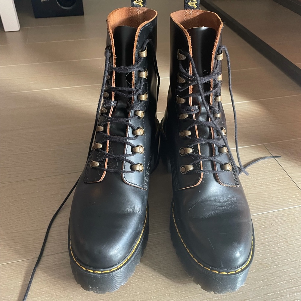 Dr. Marten Leona heeled boots size 10.